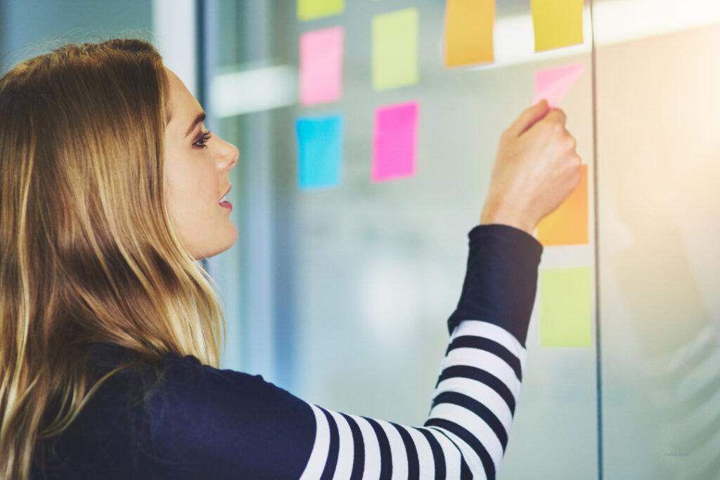 Business-Szene mit Frau zum Download: Content-Ideen