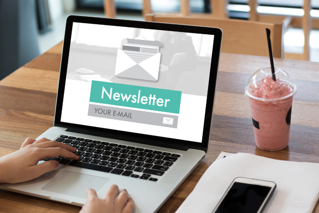 Business-Szene mit Laptop zum Download: Newsletter-Tool