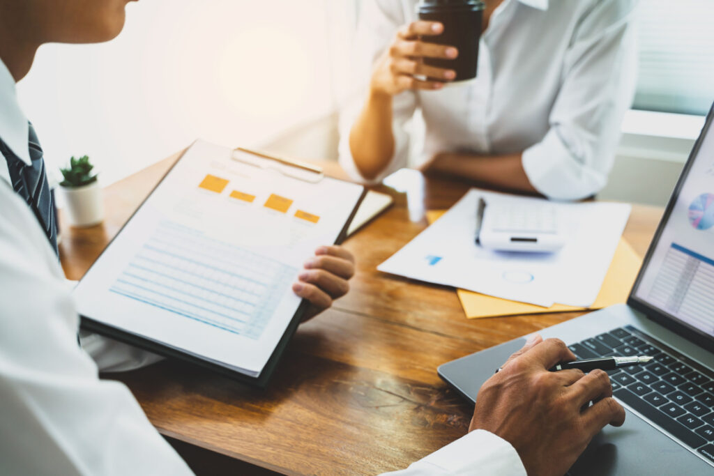 Business-Szene zum Download: SWOT-Analyse und TOWS-Matrix