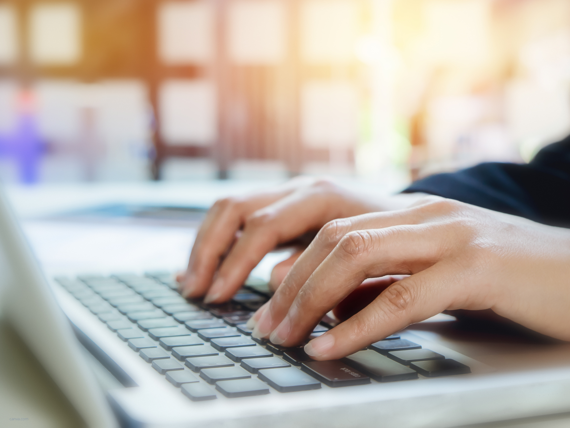 Headerbild mit Menschen zum Beitrag: Online-Texten lernen